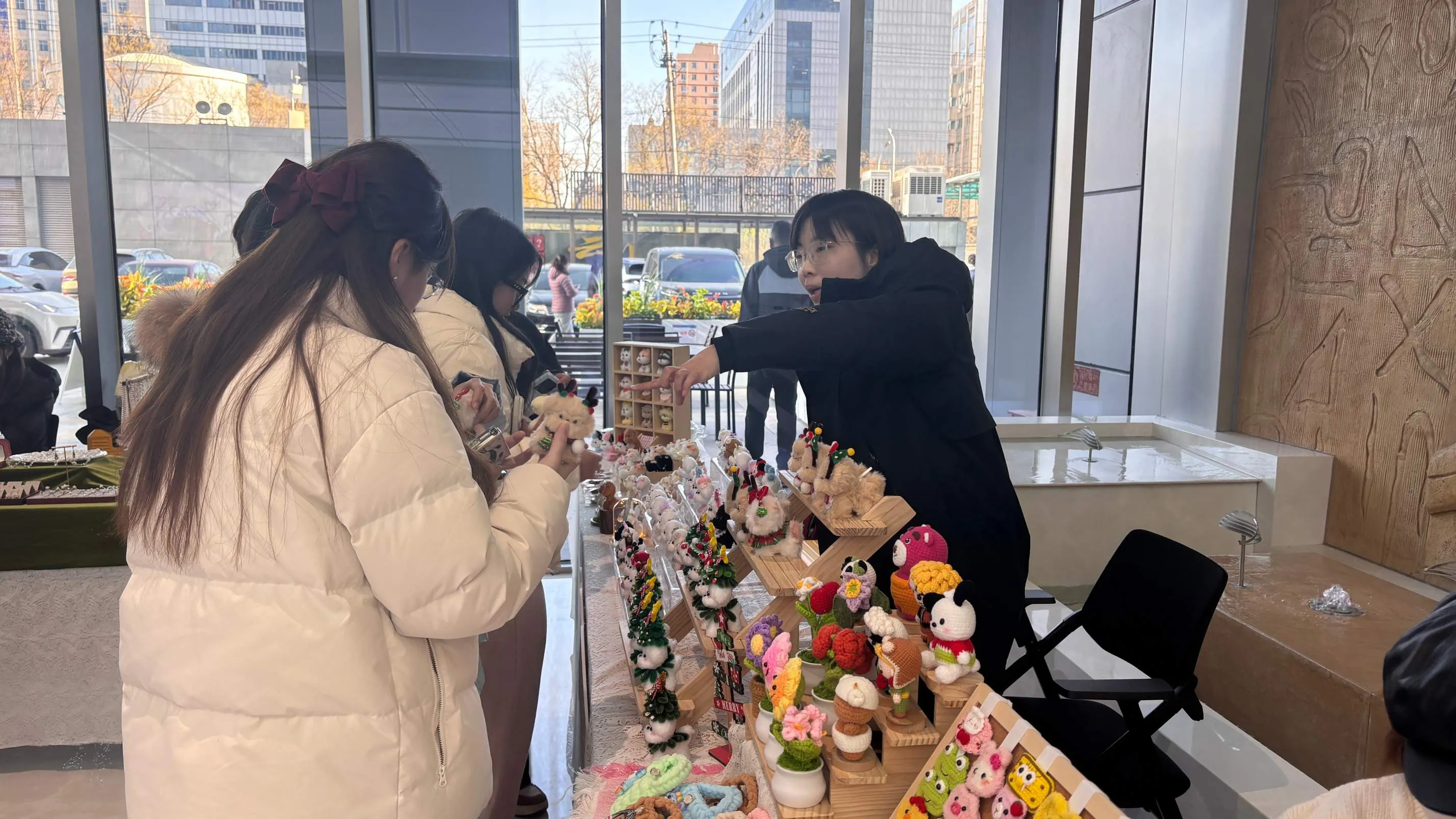 冬蓟恩AI潮玩市集