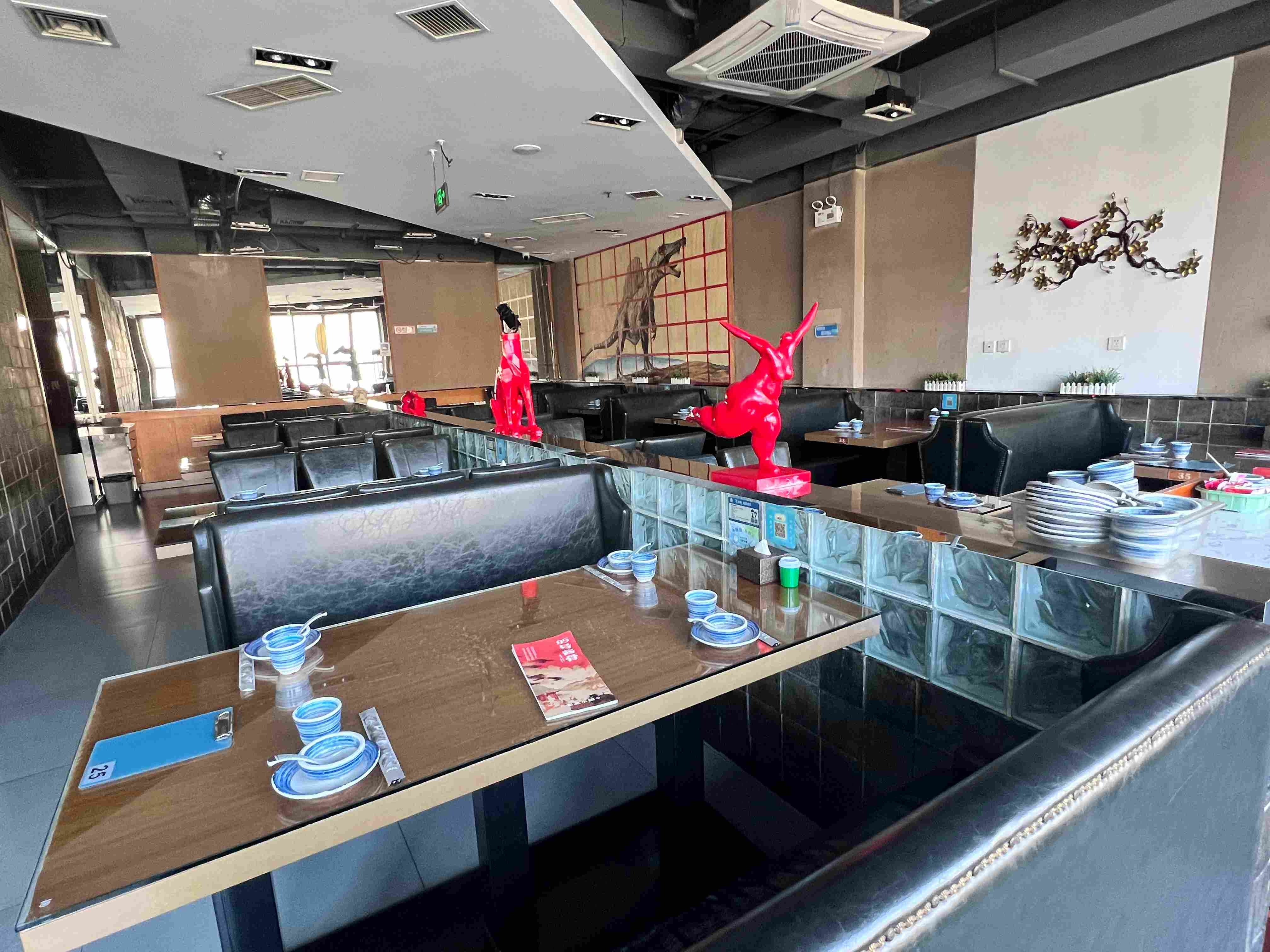 美食店内场景