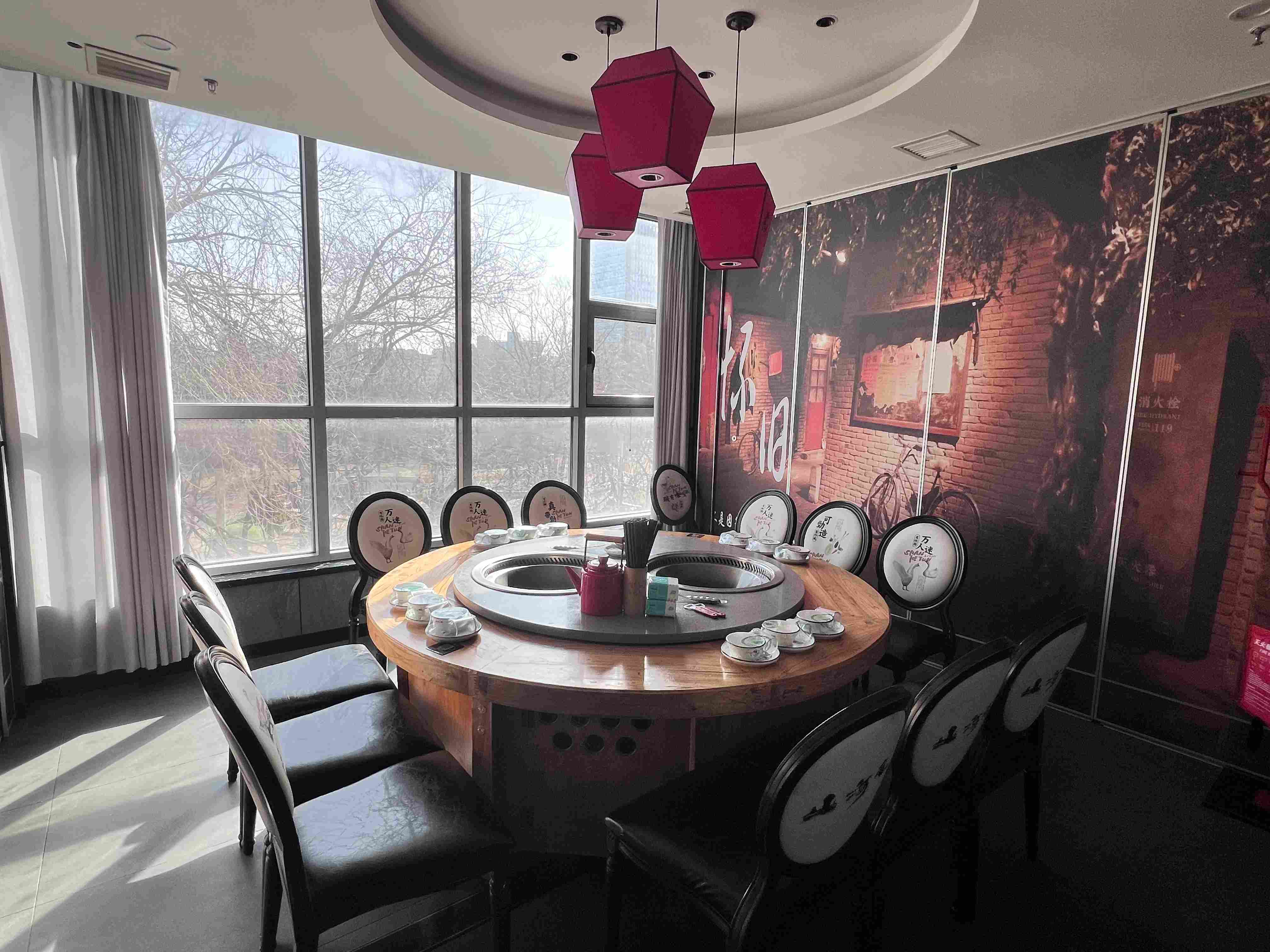 美食店内场景