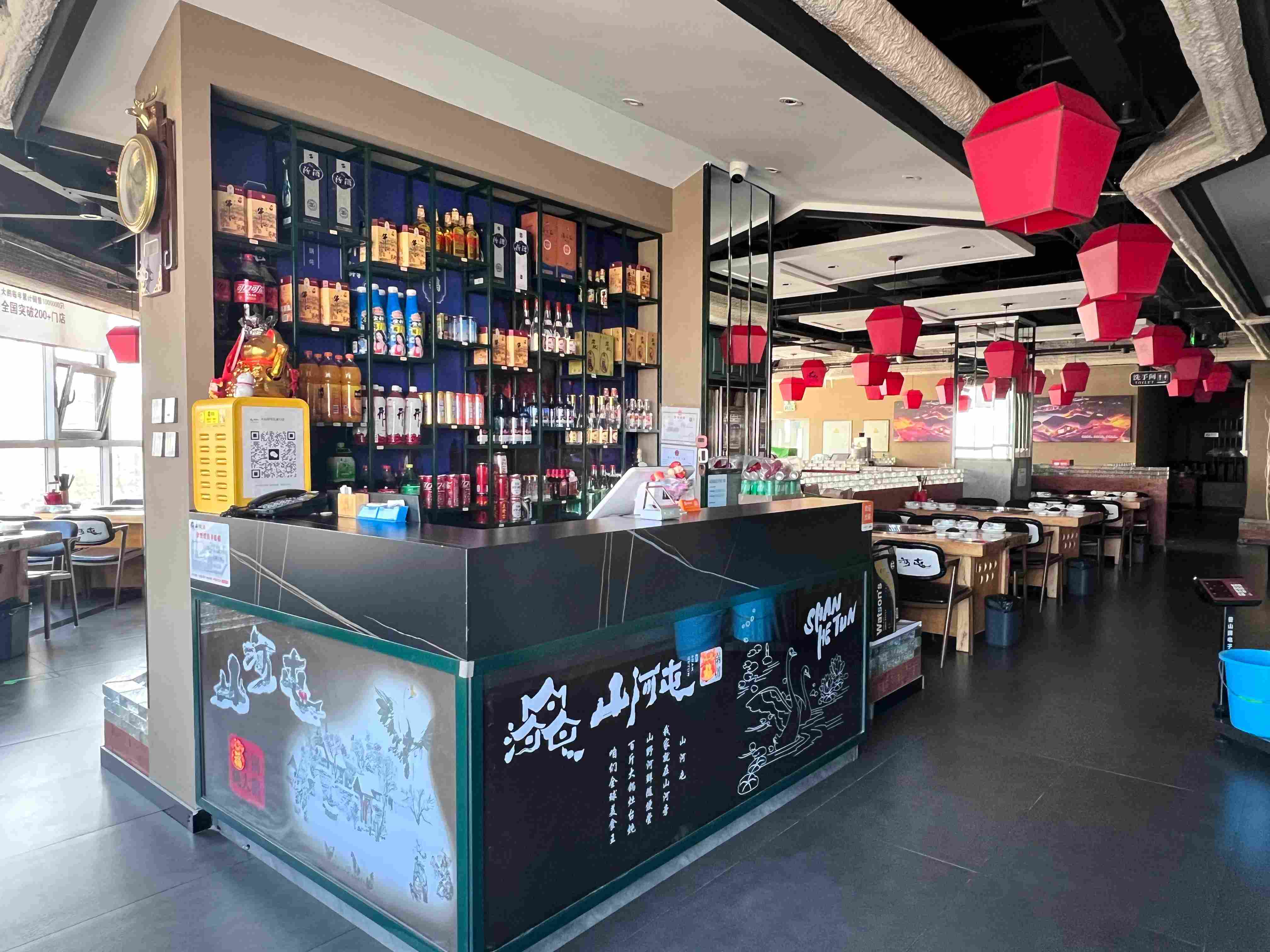 美食店内场景